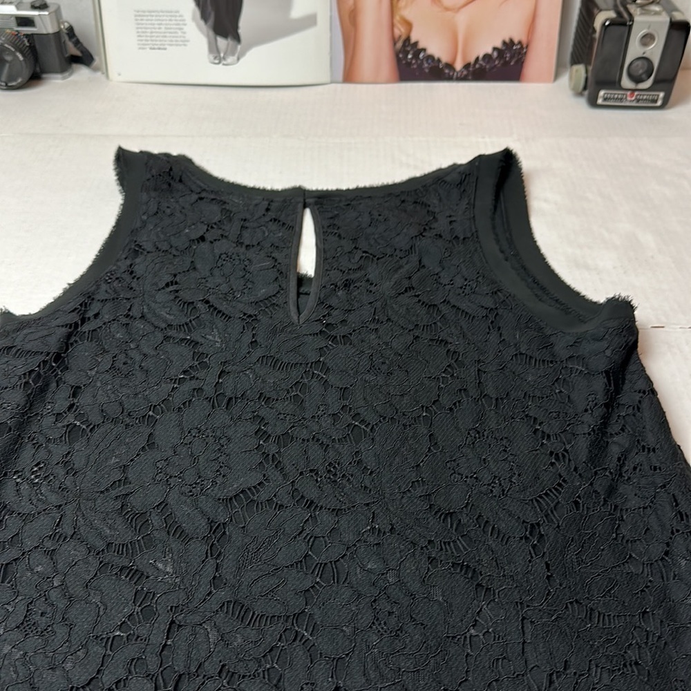 Banana Republic Black lace scalloped tank top - Picture 10 of 11